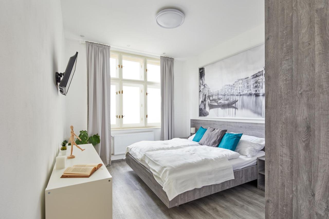 Appartement Minimalist On Wenceslas Square By Days Prague